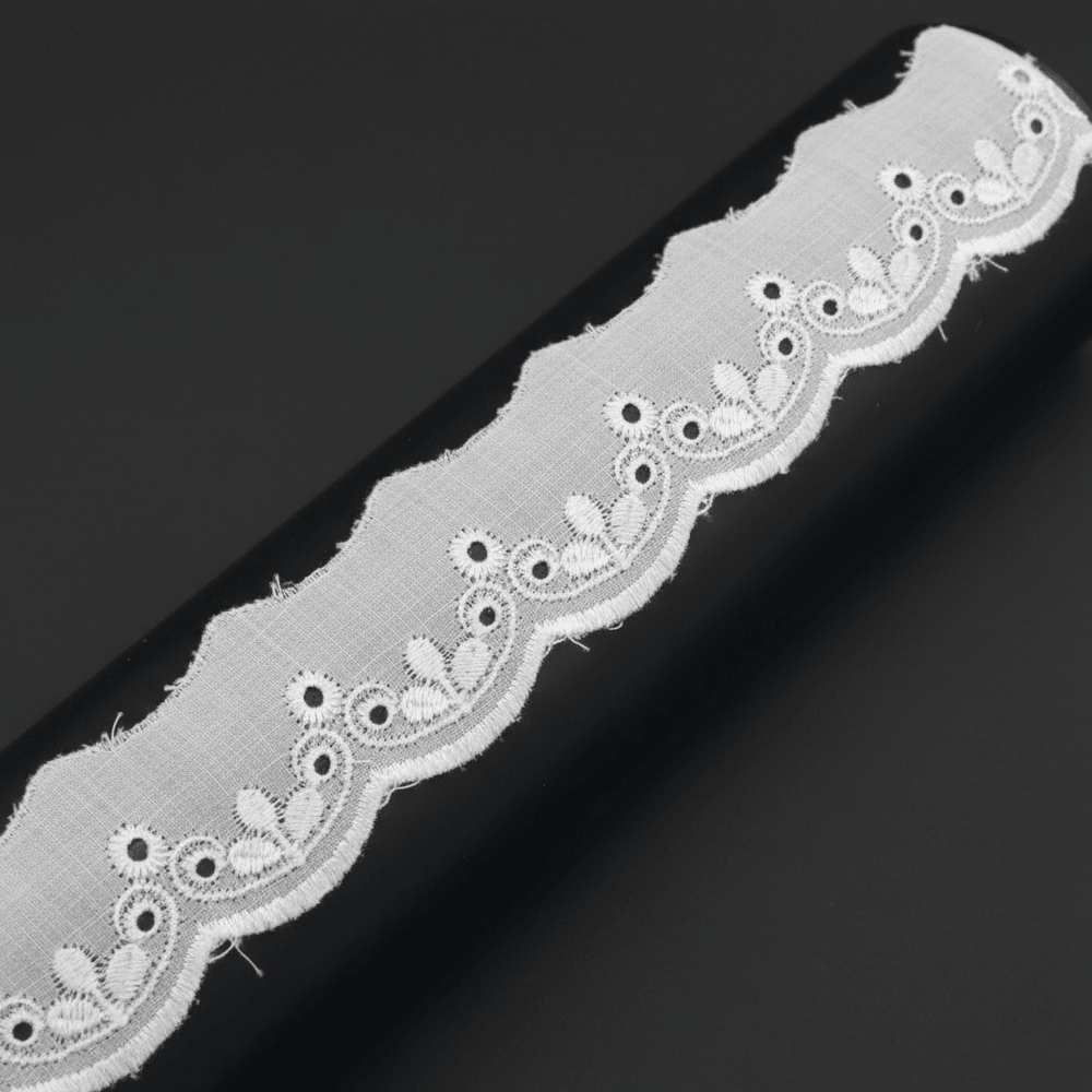 White Cotton Dyeable Schiffli Lace (Width : 1.5 Inch & Sku: S-39)