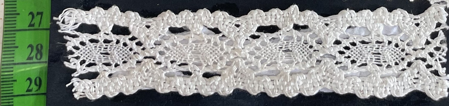 White Dyeable Crochet Lace (Sku: K-183)