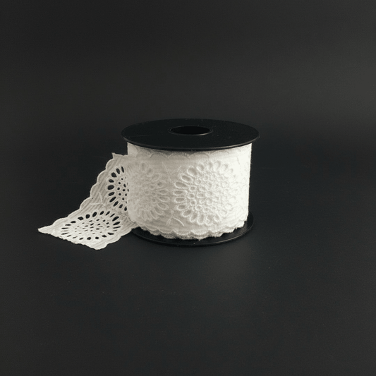 White Cotton Dyeable Schiffli Lace (Width : 2. 5 Inch & Sku: S-18)