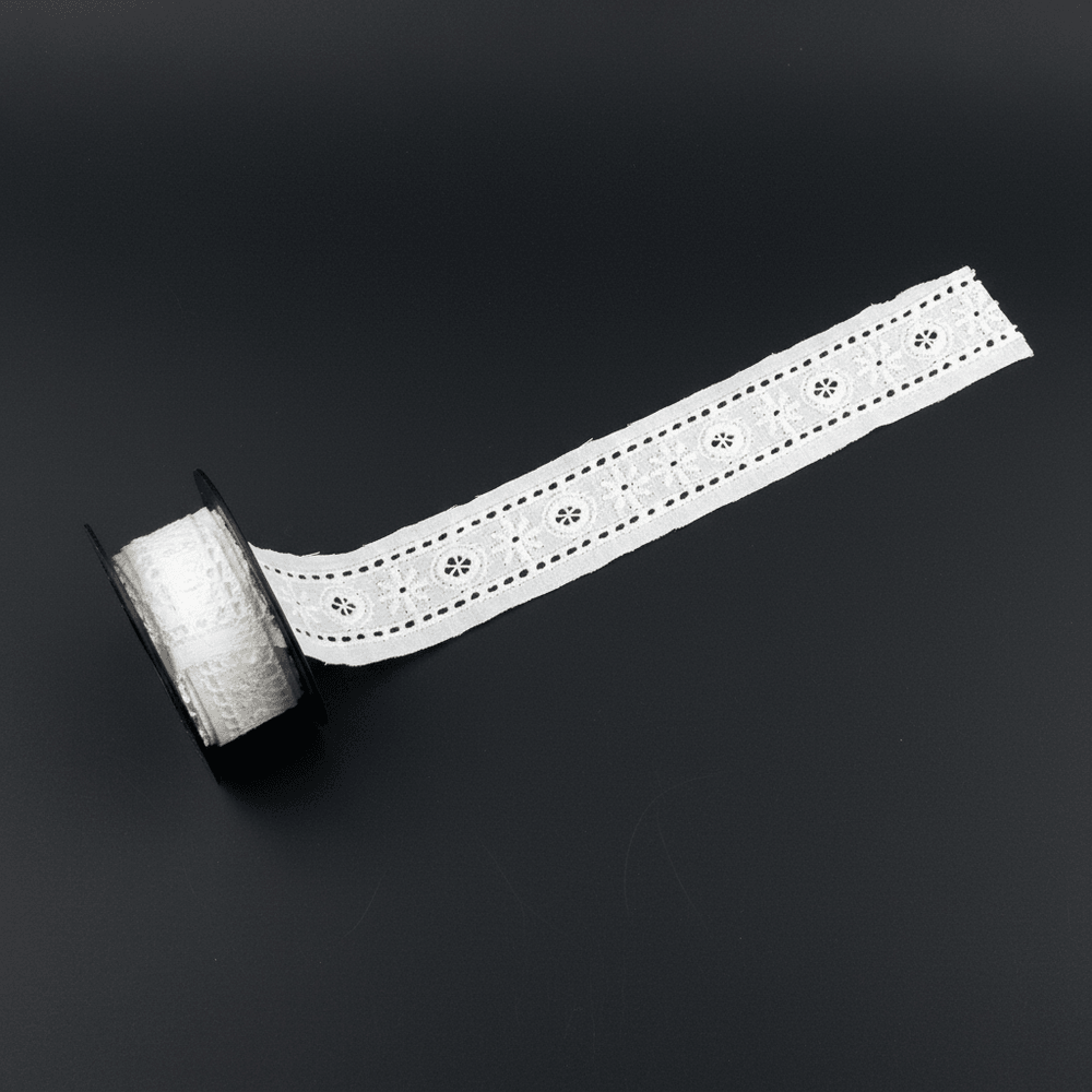 White Cotton Dyeable Schiffli Lace (Width : 1 Inch & Sku: S-51)